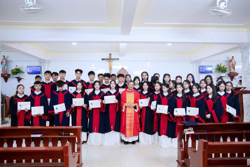 THÁNH LỄ MỪNG BỔN MẠNG GIÁO LÝ VIÊN VÀ TRAO CHỨNG NHẬN TỐT NGHIỆP LỚP TOÁT YẾU