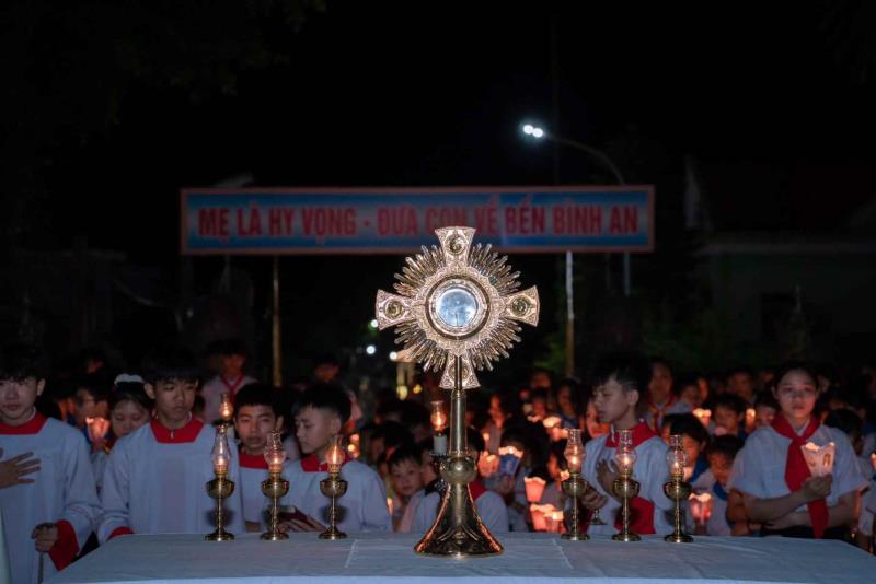 GIÁO XỨ BẢO NHAM CUNG NGHINH KIỆU TRỌNG THỂ - TÔN VINH CHÚA GIÊSU THÁNH THỂ.