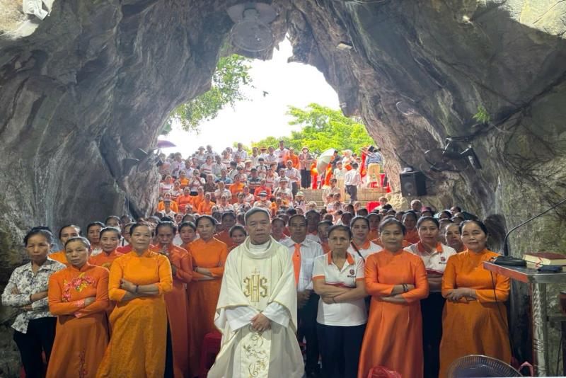 GIA ĐÌNH KHÔI BÌNH GIÁO PHẬN VINH► HÀNH HƯƠNG NĂM THÁNH 💦TẠI ĐỨC MẸ BẢO NHAM