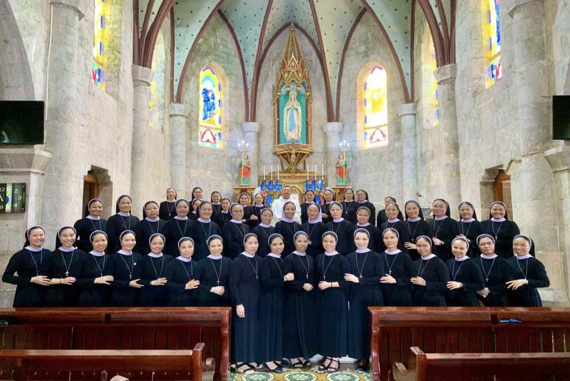 Quý Soeur Mến Thánh Giá Vạn Lộc Hành Hương Năm Thánh Hy Vọng và Tĩnh Tâm Tháng Tại Bảo Nham