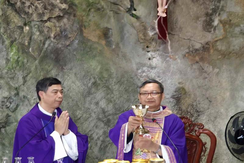 VỀ BÊN MẸ CON NO SAY TÌNH CHÚA – NÉP BÊN MẸ CON CHAN CHỨA NIỀM VUI